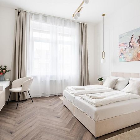 E13 - Grand Boulevard Heritage Suite - Best Location By Bqa Budapesta Exterior foto