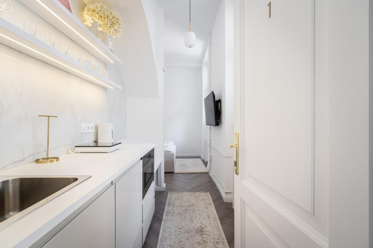 E13 - Grand Boulevard Heritage Suite - Best Location By Bqa Budapesta Exterior foto