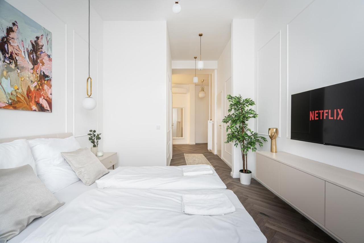 E13 - Grand Boulevard Heritage Suite - Best Location By Bqa Budapesta Exterior foto