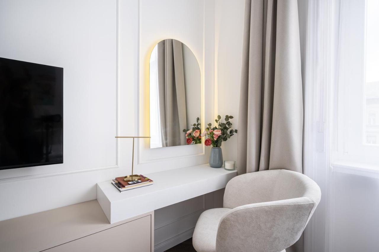 E13 - Grand Boulevard Heritage Suite - Best Location By Bqa Budapesta Exterior foto