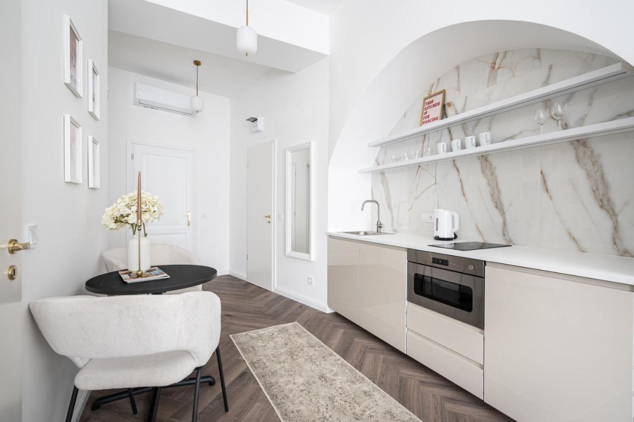 E13 - Grand Boulevard Heritage Suite - Best Location By Bqa Budapesta Exterior foto