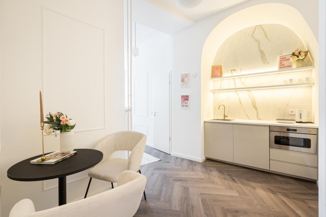 E13 - Grand Boulevard Heritage Suite - Best Location By Bqa Budapesta Exterior foto