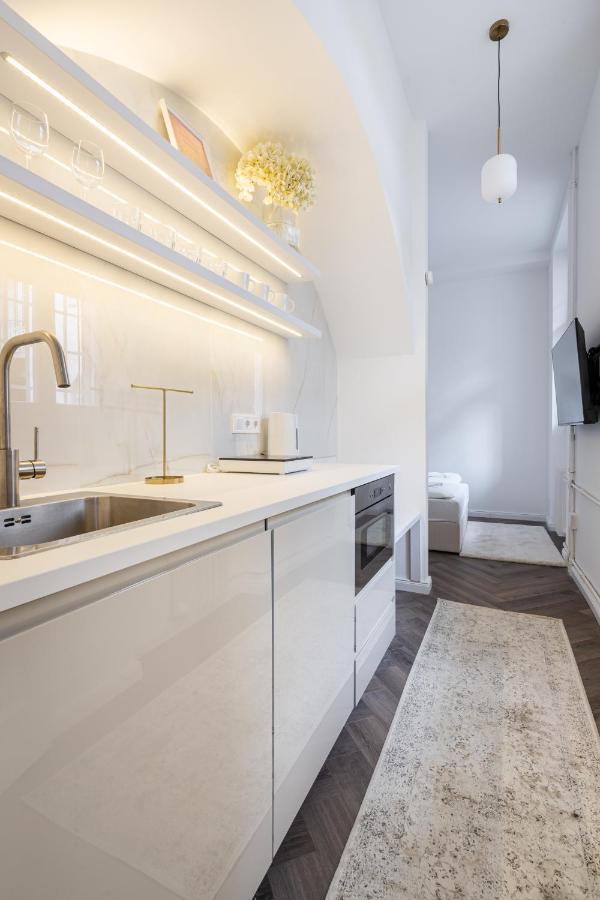 E13 - Grand Boulevard Heritage Suite - Best Location By Bqa Budapesta Exterior foto